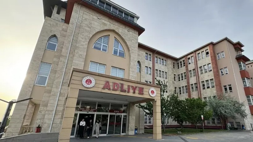 Depremde Annesini Kaybeden Avukat İsyan Etti! 'Asli Kusurlular Belli, Hapse Girmeliler' - Resim : 2
