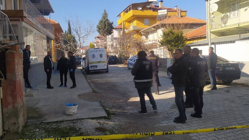 Denizli’de Kan Donduran Olay, Kayıp Kadının Cansız Bedeni Komşusunun Bahçesinde Çuvalda Bulundu - Resim : 4
