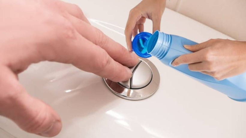 Tuvalet Sifonuna 1 Kapak Yumuşatıcı Dökün Etkisini Görün: Otellerin Gizli Sırrı İfşa Oldu - Resim: 1
