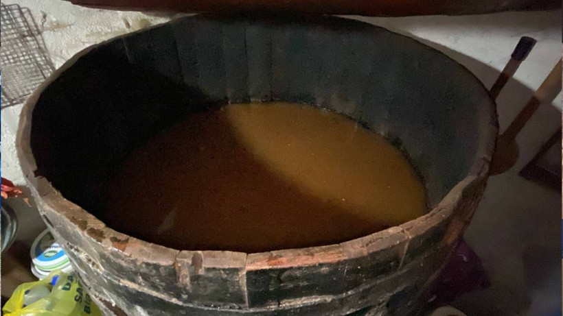 Fıçılarda Tam 12 Ay Bekletiliyor: Süzüp Bardak Bardak İçince Faydası Saymakla Bitmiyor - Resim: 7