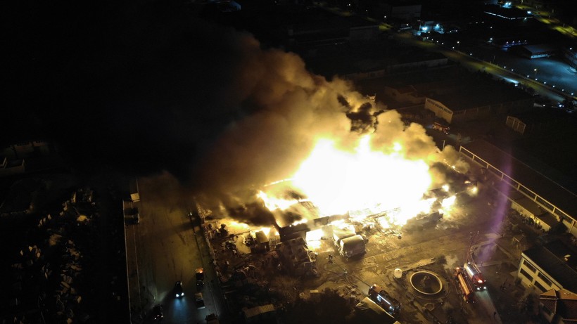 Orman Ürünleri Fabrikasında Korkutan Yangın! 13 Saat Boyunca Alev Alev Yandı - Resim : 3