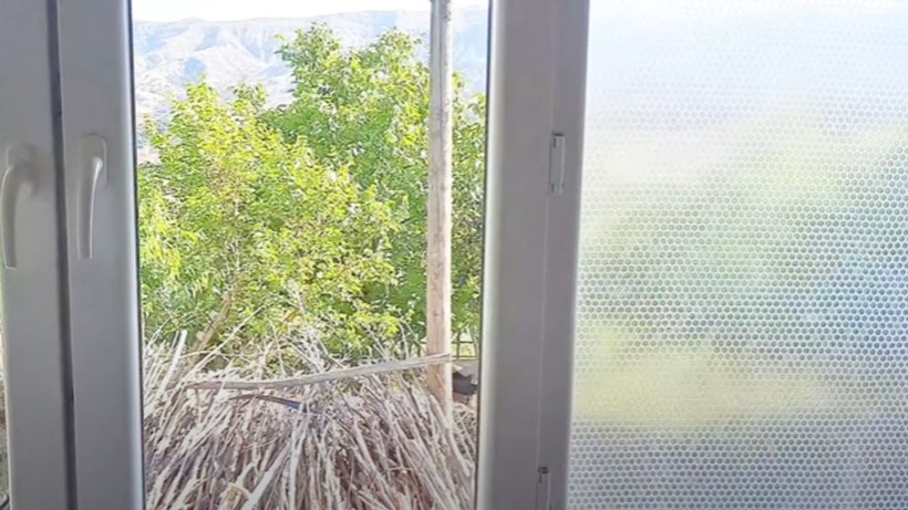 Sibirya’da Yıllardır Yapılıyor: Pencereye Streç Film veya Balonlu Naylon Yapıştırın, Doğal Gaz Faturanızı Yüzde 50 Düşürün! - Resim: 2