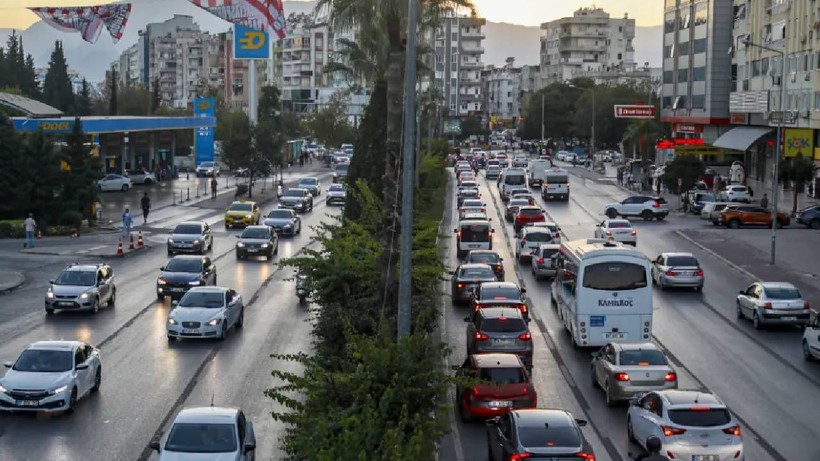 Trafikte Şerit Değiştirmek Zaman Kazandırıyor mu? Sürücülerin Yüzde 90'ı Bilmiyor - Resim: 1