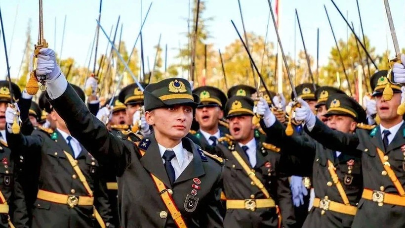 MSB’den Teğmenlerin İhracına Karşı Çıkan Korgeneral İçin Flaş Karar - Resim : 1