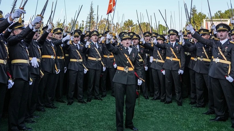 MSB’den Teğmenlerin İhracına Karşı Çıkan Korgeneral İçin Flaş Karar - Resim : 2