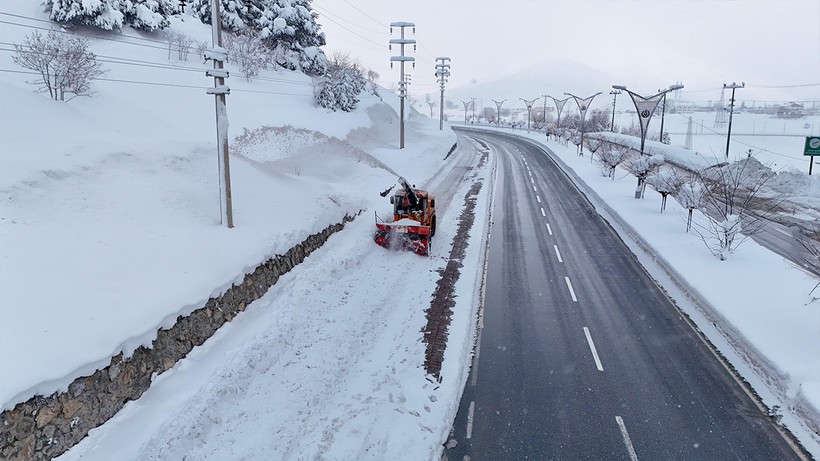Bitlis'te Kar Temizliği, Kapalı Yolların 250'si Ulaşıma Açıldı - Resim : 1