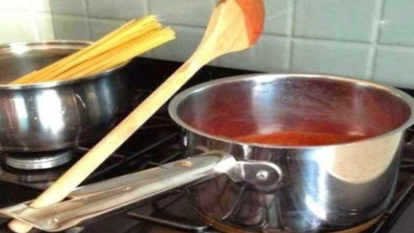 Tavaların ve Tencerelerin Sapındaki Delik Meğer Bu İşe Yarıyormuş - Resim: 3