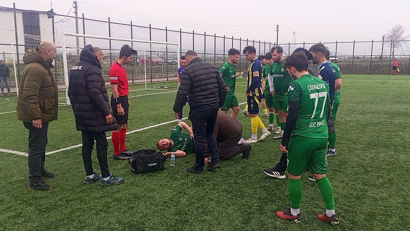 Yeşil Sahada Nefessiz Bırakan Olay,  Maç Durdu Rakip Takım Neye Uğradığını Şaşırdı - Resim : 1