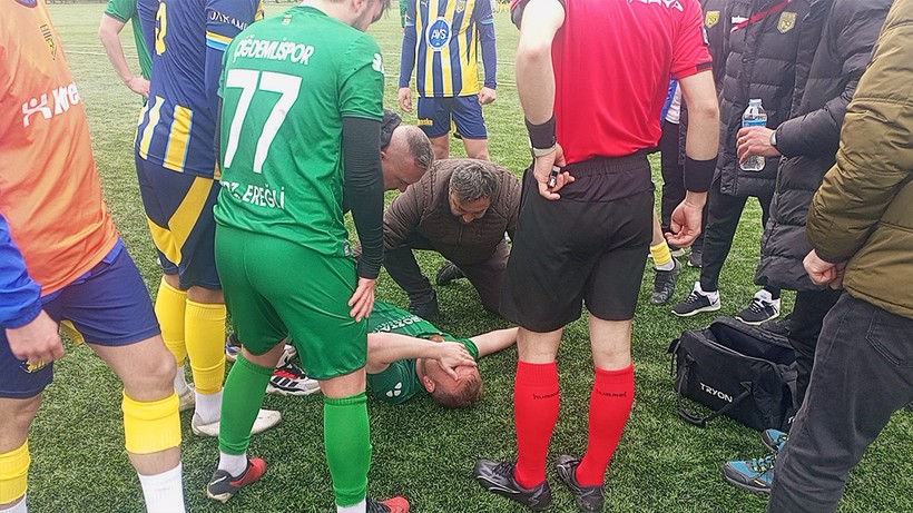 Yeşil Sahada Nefessiz Bırakan Olay,  Maç Durdu Rakip Takım Neye Uğradığını Şaşırdı - Resim : 3