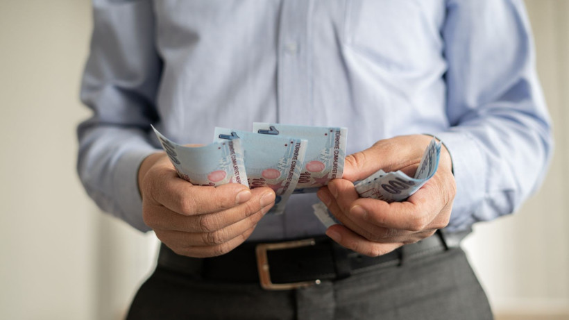 Bayram İkramiyesi Torba’ya Giriyor… 5 Formüllü Zam Hesabı: İki Emekli Maaşı Alanlar Bu Detaya Dikkat! - Resim: 5