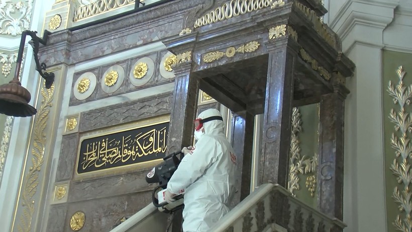 Ramazan’ın Gözbebeği Yarın Ziyarete Açılacak, Hırka-i Şerif Camii’de Gül Kokulu Hazırlık - Resim : 2