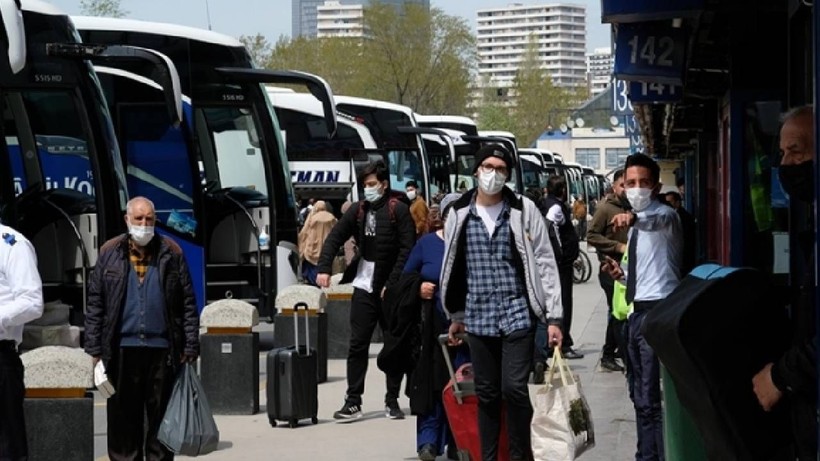 Ramazan Bayramı Öncesi Fırsatçılar İş Başında: Otobüs ve Uçak Bileti Fiyatları Uçtu - Resim: 1