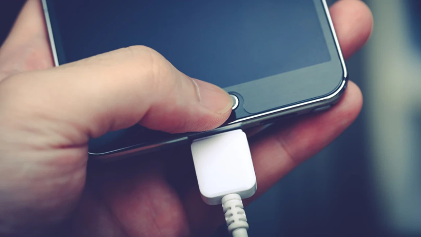 Ne Apple Ne Galaxy! 2025’in Şarj Etmeyi Unutturan Telefonları Belli Oldu! - Resim: 2