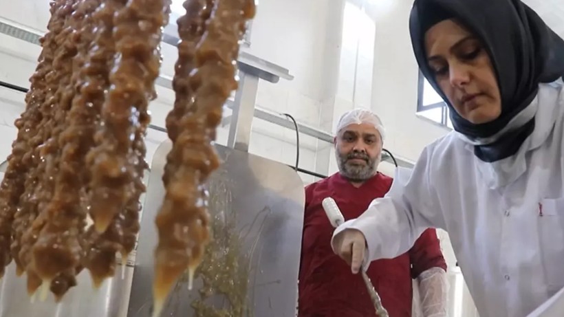 Samsun’dan Gelin Geldi, Dededen Toruna Meslek Sahibi Etti! Günde 2 Ton Üretiyor, Türkiye’nin Her Yerine Satıyor! - Resim: 3