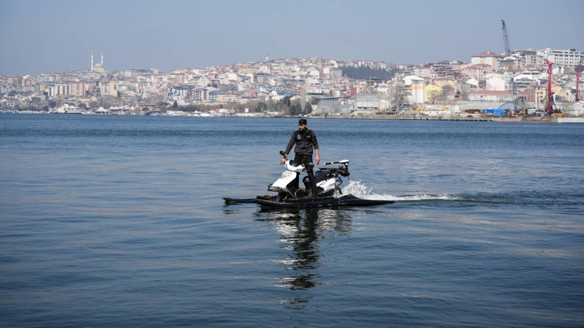 Denizde de Gidebilen Motosiklet Üretti - Resim : 1