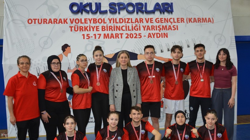 Ortaokul Turnuvasında Şampiyonluk Getiren Hamle - Resim : 1