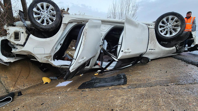 Konya'da Otomobil İle Hafif Ticari Araç Çarpıştı, Yaralılar Var - Resim : 1
