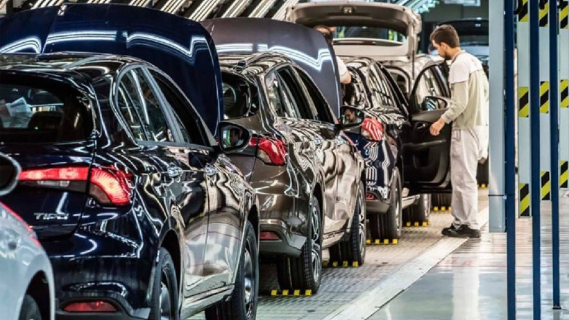 Ünlü Otomotiv Devi Ekonomik Krizle Boğuşuyor: Hisselerini Satışa Çıkardı! Sektörde Alarm Zilleri Çaldı - Resim: 1