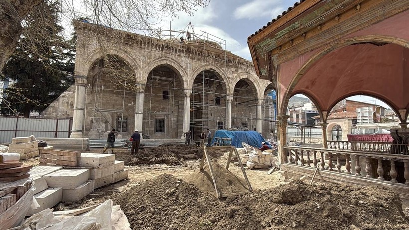 Sultan 2. Bayezid Yaptırmıştı: 540 Yıllık Caminin İçinden Çıktı... Tarihçiler Didik Didik İnceliyor - Resim: 5