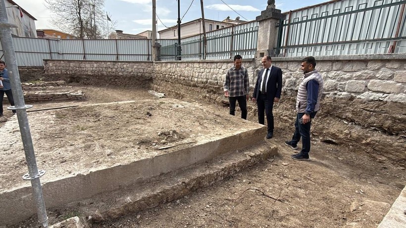 Sultan 2. Bayezid Yaptırmıştı: 540 Yıllık Caminin İçinden Çıktı... Tarihçiler Didik Didik İnceliyor - Resim: 2