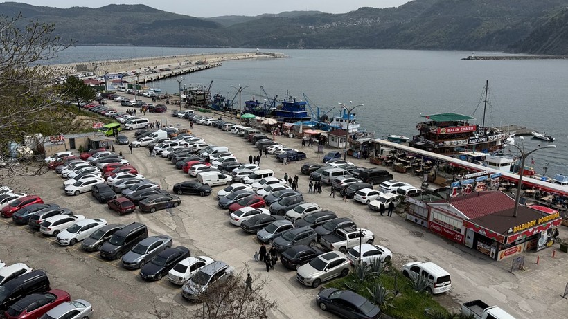 Ne Bodrum Ne Çeşme Bayramın Gözde Rotası Değişti… Nüfusu 4 Günde 6 Binden 60 Bine Çıktı - Resim : 3
