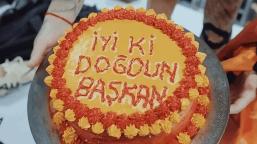 Fenerbahçe Başkanı Ali Koç'u Küplere Bindirecek Hediye: Soyunma Odasına Bırakıp Gittiler - Resim : 1