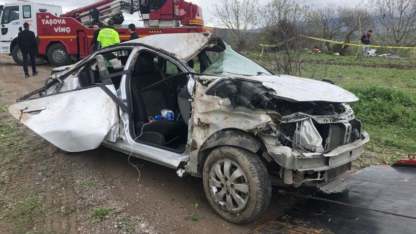 Amasya'da Feci Kaza: 1 Ölü, 2 Ağır Yaralı - Resim : 1