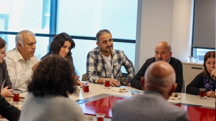 Özgür Özel’den Tutuklu Öğrencilerin Ailelerine Destek Buluşması - Resim : 3
