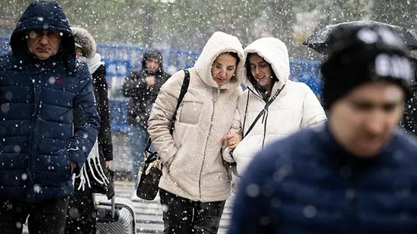 Meteoroloji ve AKOM Uyarmıştı, Ankara'dan Sonra İstanbul’da da Kar Yağışı Başladı - Resim : 1