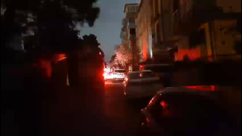 İstanbul'u Lodos Vurdu! Bina Çöktü, Çatılar Uçtu, Elektrik Kesildi... - Resim : 5