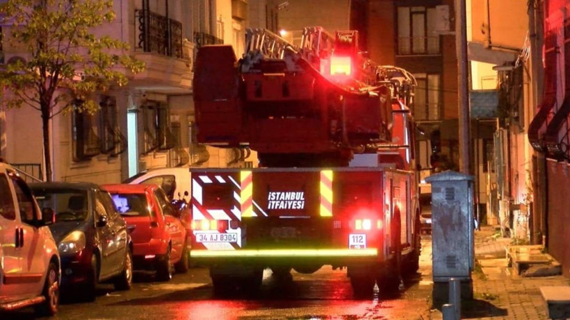 İstanbul'u Lodos Vurdu! Bina Çöktü, Çatılar Uçtu, Elektrik Kesildi... - Resim : 3