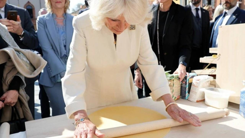 Kral ve Kraliçe İtalya'da: Yöresel Pazarda Makarna Yaptılar - Resim: 6