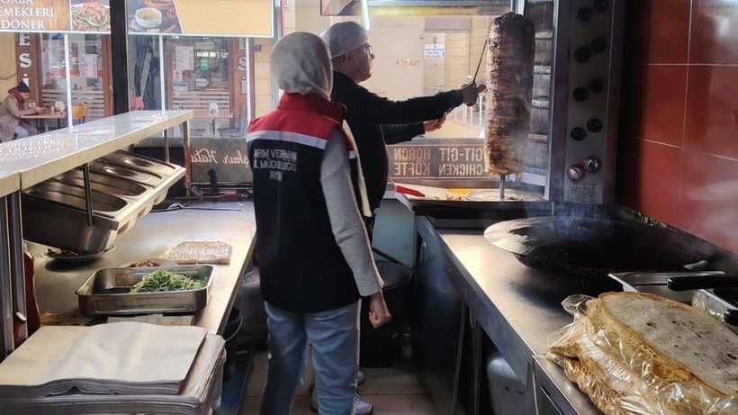 Türkiye’de Tavuk Döner Alarmı, Skandal Büyüyor… Yüzlerce Kişi Ölümden Dönmüştü - Resim : 3