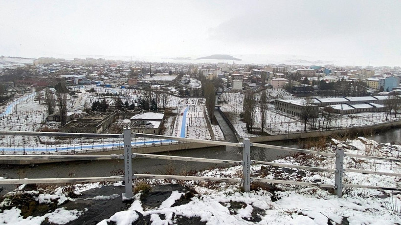 Ardahan Güne Karla Uyandı: Kent Merkezi Beyaza Büründü - Resim : 1