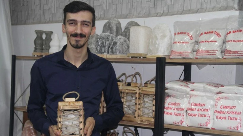 22 Yaşında Kendi İşinin Patronu Oldu: Gören Çalışan Zannedip Yanından Geçiyor! 81 İle Gönderiyor, Paraya Para Demiyor - Resim: 1