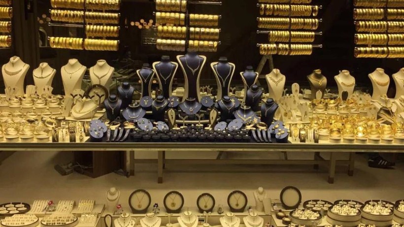 Ne Altın, Ne Gümüş Ne Pırlanta: Herkes Rotayı Bu Takılara Çevirdi, Düğünlerin Yeni Gözdesi Oldu - Resim: 1