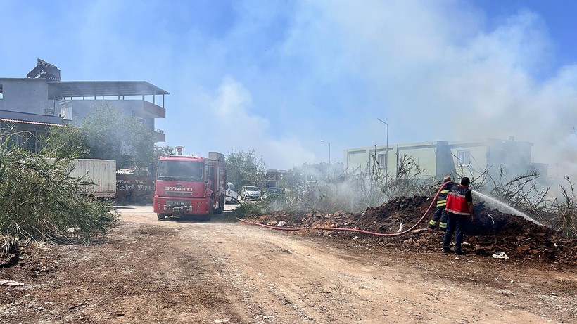 Hatay Arsuz'da Sazlık Yangını - Resim : 1