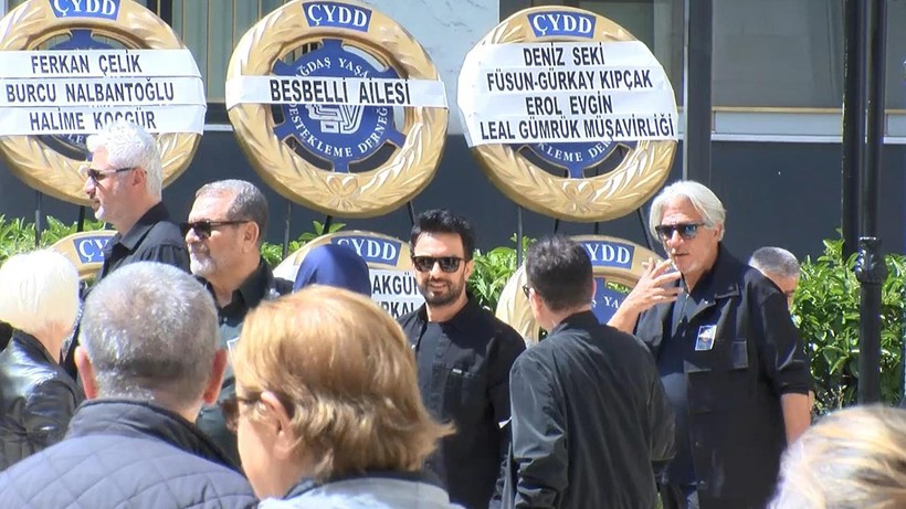 Tarkan'ın Acı Günü! Neşe Tevetoğlu Son Yolculuğuna Uğurlandı - Resim : 2