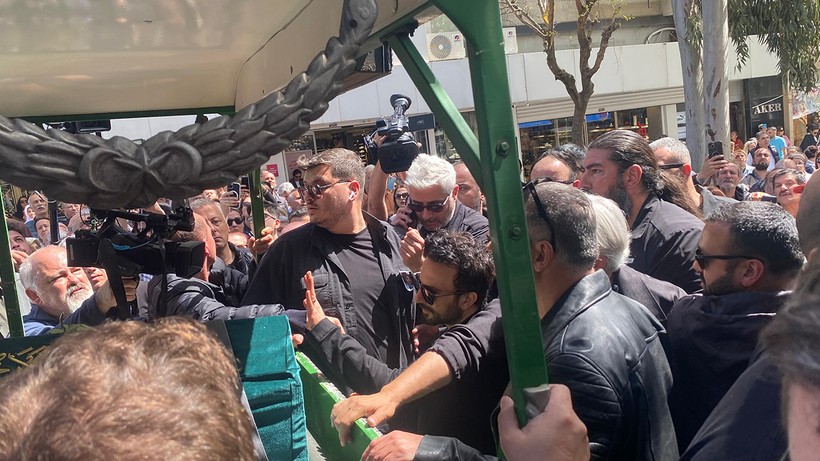 Tarkan'ın Acı Günü! Neşe Tevetoğlu Son Yolculuğuna Uğurlandı - Resim : 5