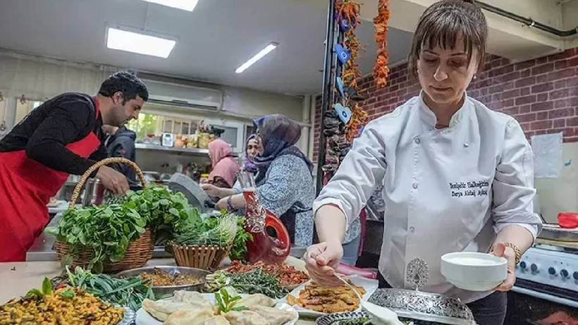 Duyan Sepetini Aldı Hevsel Bahçeleri’ne Koştu! Binbir Şifalı Hasat Başladı - Resim: 4