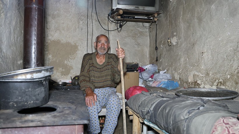 'Çizmelerimi Çıkarayım mı?’ Sorusu Yürekleri Yakmıştı! Suat Amca’nın Ağlatan Hikayesi - Resim : 1
