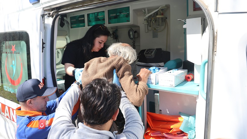 'Çizmelerimi Çıkarayım mı?’ Sorusu Yürekleri Yakmıştı! Suat Amca’nın Ağlatan Hikayesi - Resim : 2