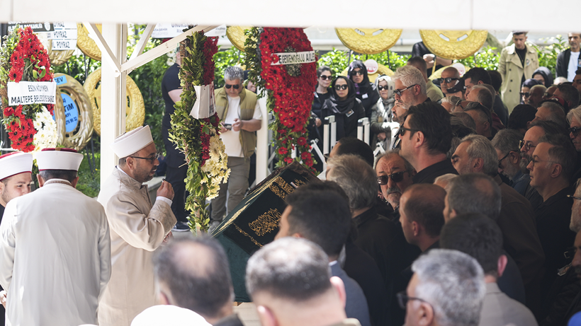 Annesini Kaybeden Tarkan’dan İlk Konser, Hüngür Hüngür Ağladı - Resim : 1