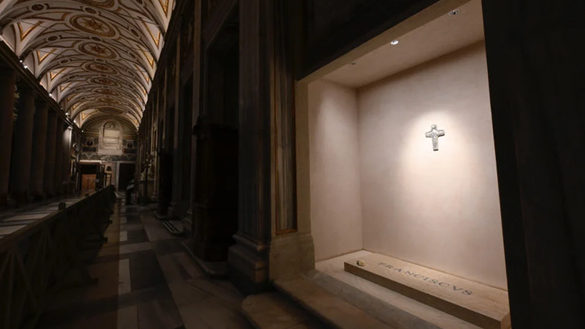 Papa Franciscus'un Mezarından İlk Kareler, 250 Bin Kişilik Tören Sonrası Halka Açıldı - Resim : 3