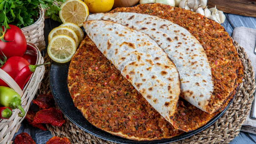 Bodrum’da Lahmacun Fiyatı Yine Cep Yaktı! ‘İçine Altın mı Koyuyorlar?’ - Resim : 1