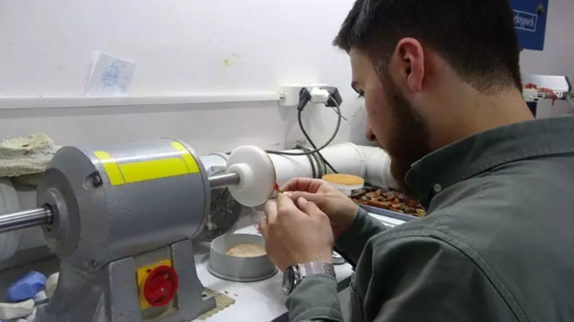 Malzemesinin Gramı Altından Pahalı, Fiyatı Ev Fiyatlarıyla Yarışıyor! Tek Tek İşleyip, Tanesini En Az 15 Bin Liraya Satıyor - Resim: 1
