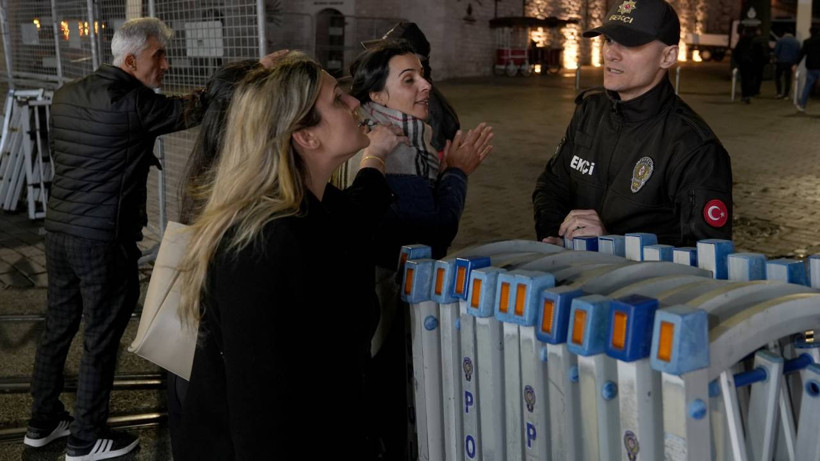 İstanbul'da 1 Mayıs Yasakları: Taksim Meydanı'na Çıkan Yollar Kapatıldı - Resim : 2