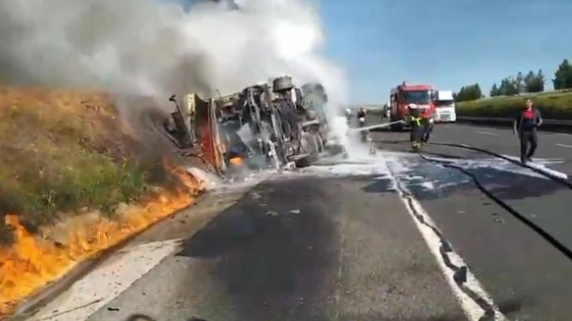Akaryakıt Yüklü Tanker Alev Aldı! O Anlar Kamerada - Resim : 1
