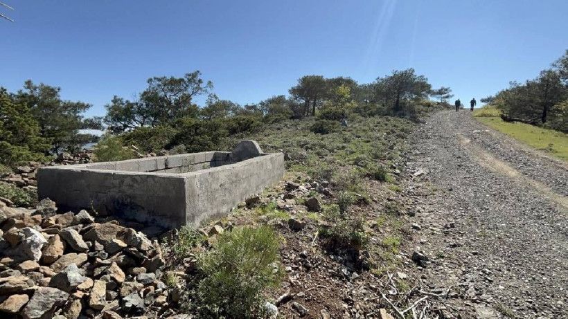 Perşembe Geceleri Hep Aynı Saatte Mezardan Işık Çıkıyor! İsimsiz Mezarın Sırrı Yıllardır Çözülemiyor - Resim: 4