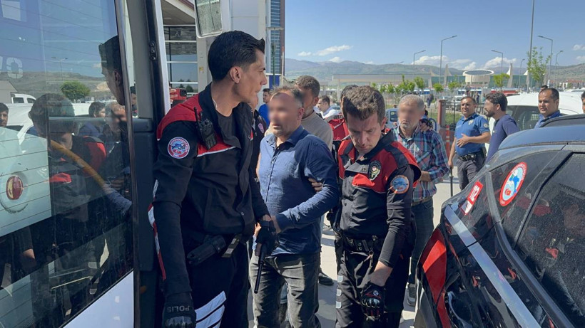 Husumetli Aileler Kavga Etti! 5 Yaralı, 15 Gözaltı - Resim : 1